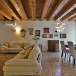 Luxury Apartment in Piazza delle Erbe